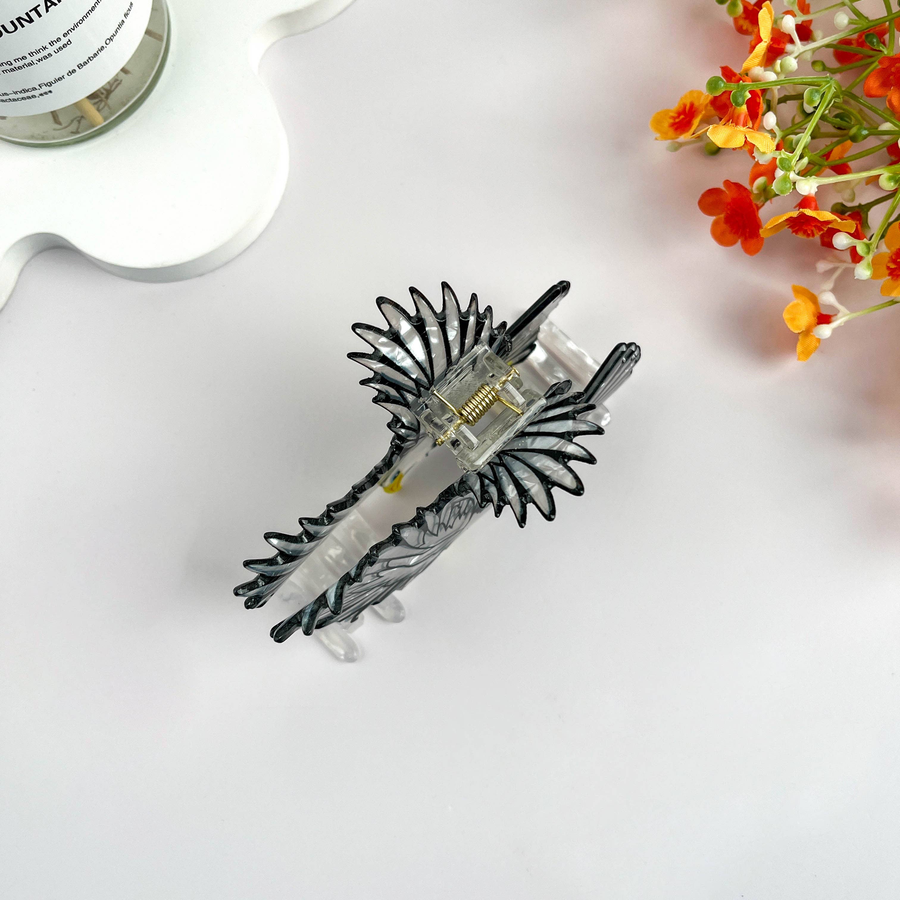 Eagle Animal Hair Claw Clip: Black